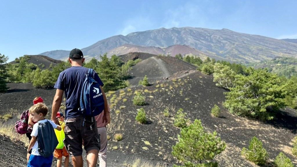 family trekking tour etna