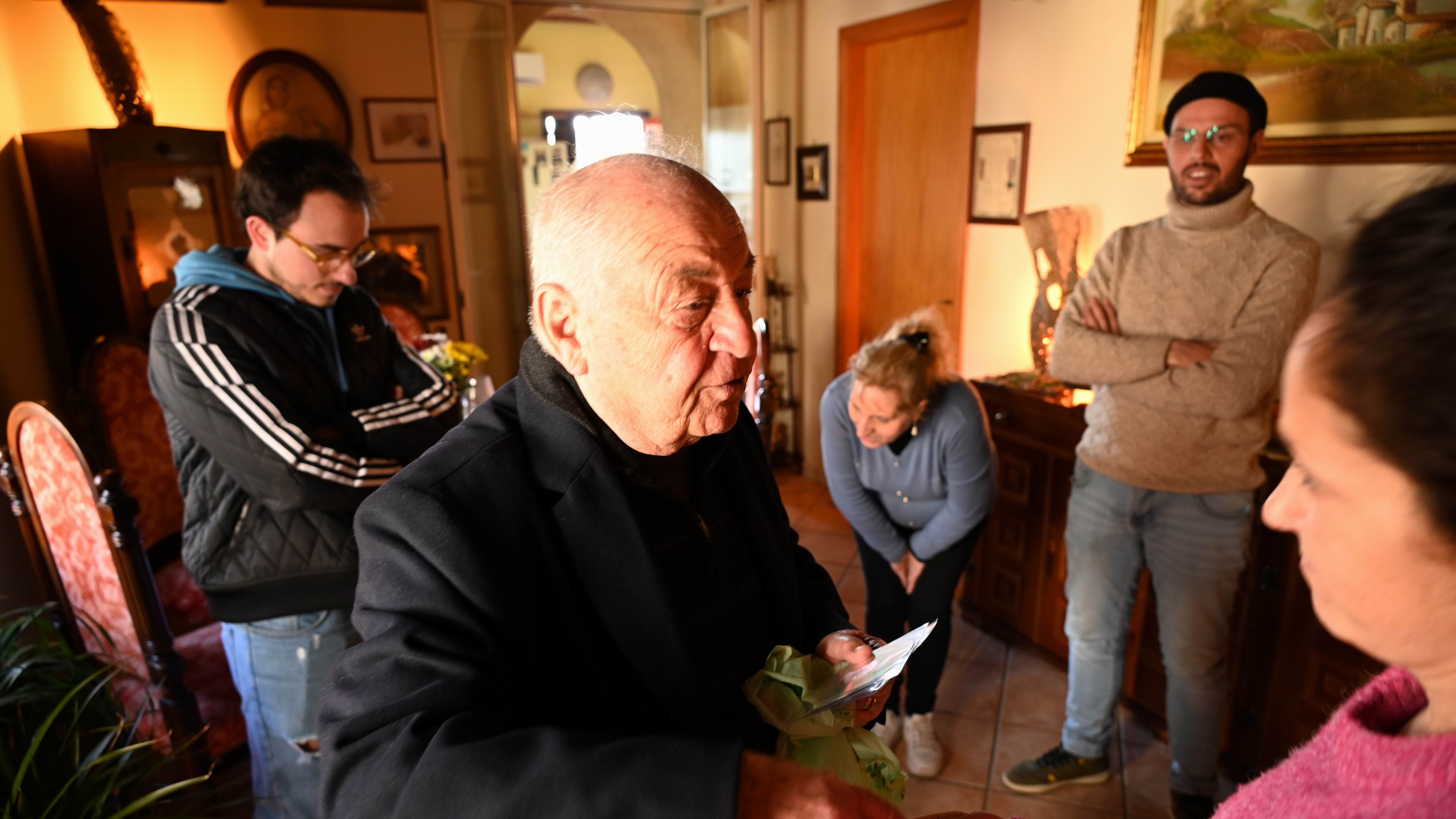 Sicilian_Family_Lunch_Militello_Catania.JPG